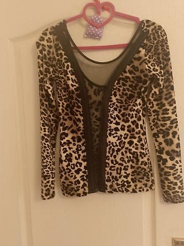 Ženska bluza dugih rukava sa leopard printom. - Kroj: pripijeni, duži