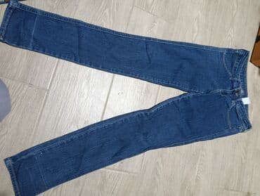 crveni sako i pantalone: Farmerke — 1