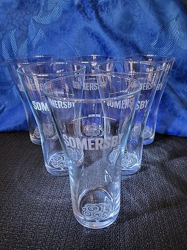 set posuda set posuda: Case nove Somersby Case sve na njima odsjaj od svetla. Komada 6 u — 1