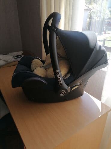 lindex jakne za decu: Auto sediste i nosiljka, marke MAXI - COSI. Za uzrast 13 kg. Made in — 2