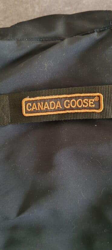 krzna za jakne: Canada Goose zimska parka, crna. - Model: klasična duga parka sa — 4