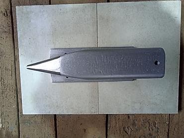 alati srbija: Nakovanj dužine 30 cm visine 14, 5 cm, stopa 12 cm x 30 cm, gornja — 2