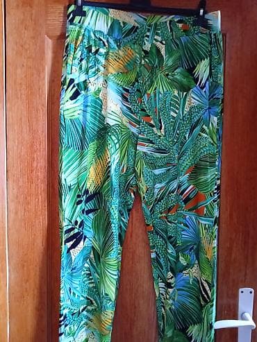 Ženska odeća: Ženske pantalone sa tropskim printom - Model: ravne dužine do članka — 1