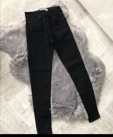 Crne farmerice Kao nove Push up model Vel 26 Sa dosta elastina