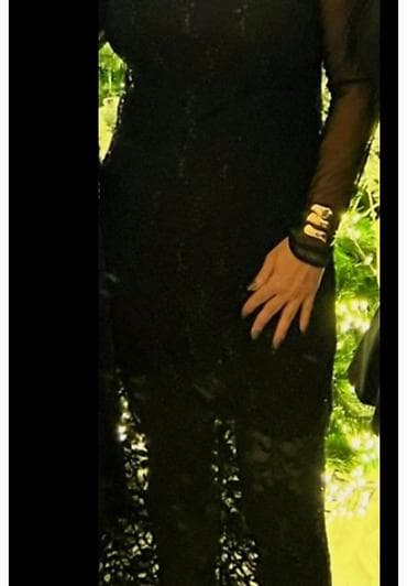 Haljine: Elegantna crna večernja haljina sa čipkom - Kroj: uska silueta koja — 2