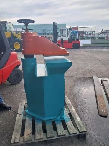 prodaja alata niš: Stanc presa Dimenzija donje ploce:350mm × 750mm Dimenzija gornje — 1