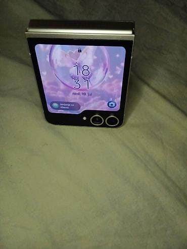 roze zlato: Samsung Galaxy Z Flip – zlatna boja - Kompaktan preklopni telefon sa — 7