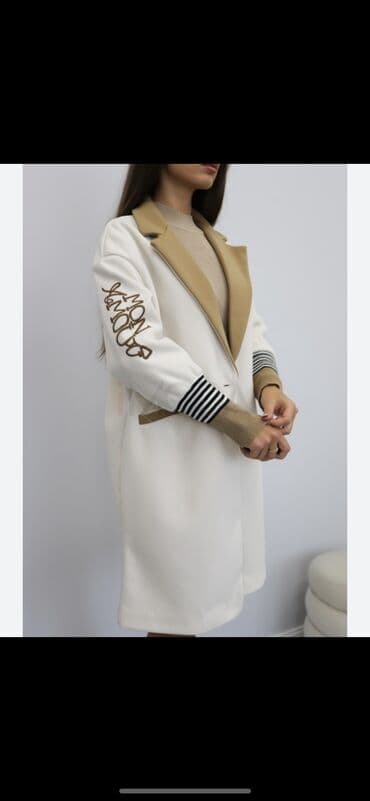beli kaputi: Ženski kaput/blejzer “Made in Italy” u dvobojnoj kombinaciji bež-bela — 2