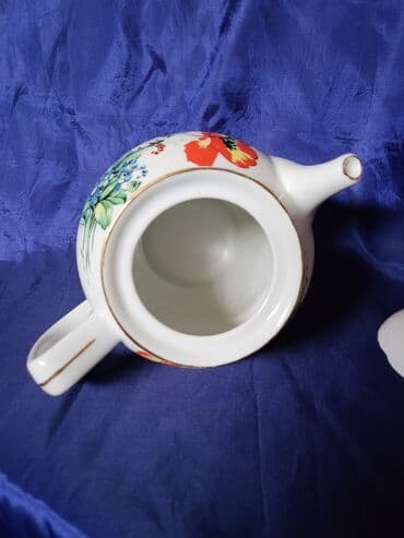 bokal sa poklopcem: Bokal Zajecar porcelan 70te. Bokal je nov. na poklopcu nedostaje — 9