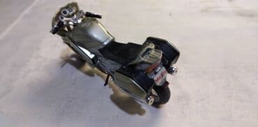 swarovski kristali cena: Motori 1:18,ocuvani cena za kom — 8