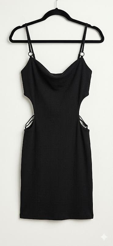 dramist kolekcija: Bershka mini haljina na bretele, crna. - Model: ART 5654/187/800 - — 2