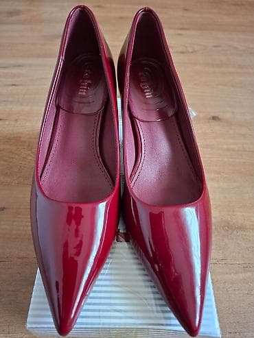 Crvene lakovane cipele,40 br,duzina gazista 26 cm,visina potpetice