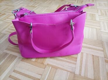 Personal Items: Ženska torba u jarkoj pink boji - Materijal: veštačka koža sa finom — 1