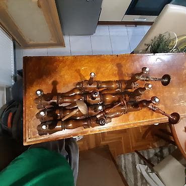 Stolice: Drveni kuhinjski kredenc/komoda sa fiokom i dvokrilnim ormarićem. - — 2