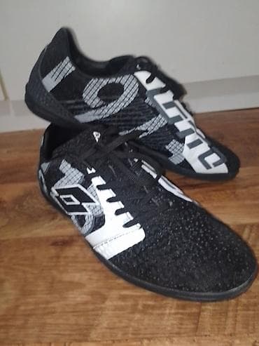 Patike za fudbal broj 42 su u odlicnom stanju sa veoma sitnim na lalafo.rs Patike za fudbal broj 42 su u odlicnom stanju sa veoma sitnim
