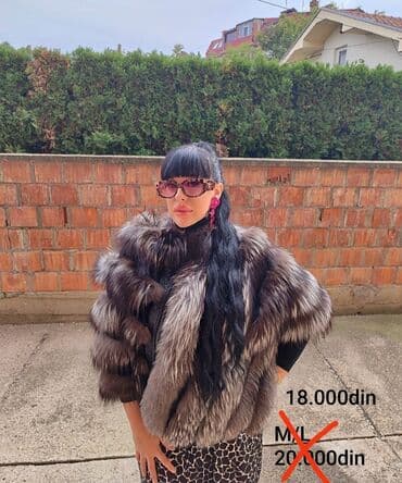 Ostala ženska odeća: Bundica/krznena jakna – model sa širokim kragnom i kraćim rukavima — 2