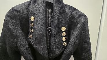 kožni prsluci: Crni ženski kaput od veštačkog krzna sa pojasom kao nov, nošen samo — 1