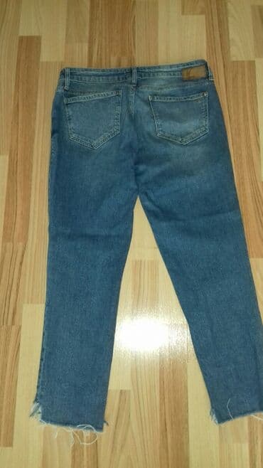 pocepane pantalone: Mom fit farkice. Turska marka mavi. Odlicno stanje. Velicina pise — 4