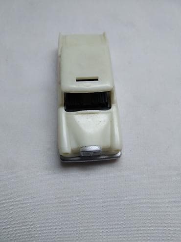 stranger things kinder joy likovi: Kinder taxi Citroen ID19 i Mercedes taxi ocuvani, farovi na ID19 nisu — 5