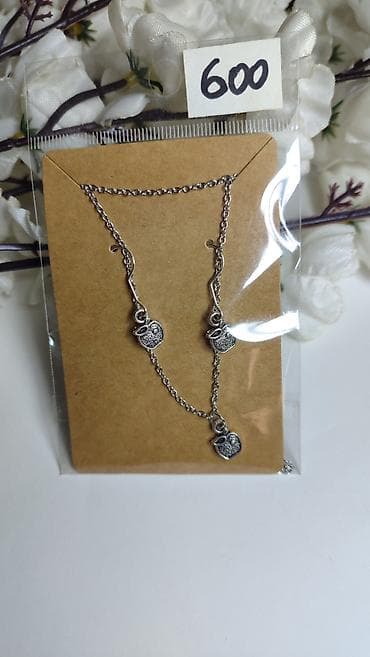 kofer za kvad: Srebrnasti lančić sa privescima jabuke - Delikatan lanac u boji — 2