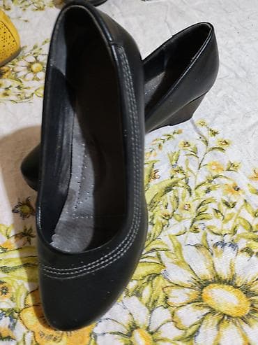 merrell cipele: Crne ženske cipele sa punom petom (wedges) - Klasičan model zatvorene — 1