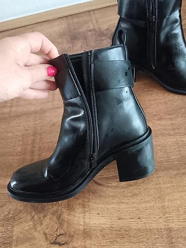 zara s: Crne ženske poluduboke čizme sa blok petom - Materijal: glatka (lak) — 2