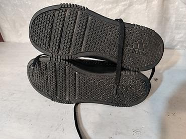 polovni kostimi za maskenbal za decu: Adidas patike u odlicnom stanju droj 36-700 dinara Broj 36 Gaziste 22 — 6