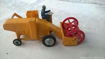 Ureznice: Blue Box Plastic kombajn Vintage 1960s Hong Kong Made 13 cm. ocuvan na lalafo.rs — 1 Ureznice: Blue Box Plastic kombajn Vintage 1960s Hong Kong Made 13 cm. ocuvan — 1