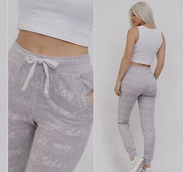 Ženske jogger trenerke – svetlosive sa sitnim ispisom - Kroj na lalafo.rs Ženske jogger trenerke – svetlosive sa sitnim ispisom - Kroj