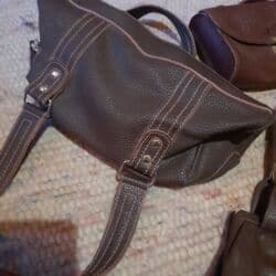 Satovi: 3 kožne tašne cena 1000 — 3