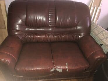 Dečiji nameštaj: Kožna garnitura – tamno braon, klasičnog dizajna - Komplet sadrži — 2