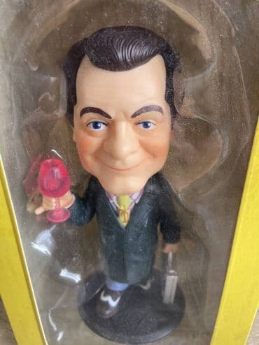 Mućke - Only Fools and Horses Del Boy Business Suit 16 cm Cushty ! na lalafo.rs Mućke - Only Fools and Horses Del Boy Business Suit 16 cm Cushty !