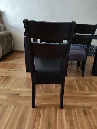 stolice yisk: Trpezarijski sto za 6 stolica. Materijal stola: drvo, tamno braon — 6