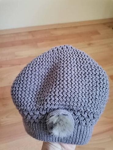 Donji delovi trenerke: Zimska ženska kapa. Veoma topla kapa za zimu. Malo nošena, stanje — 5