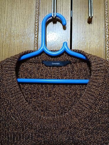 Muški džemper George - Model: klasičan džemper sa okruglim izrezom