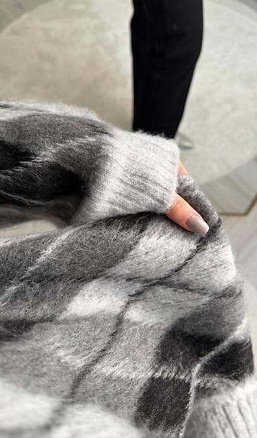 woolmark proizvodi: Džemper sa argyle šarom. - Klasičan argyle dezen u nijansama crne — 3