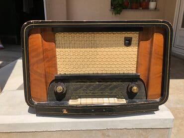 citizen eco drive radio controlled: Starinski radio prijemnik sa kućištem od drveta, dizajniran da se — 2
