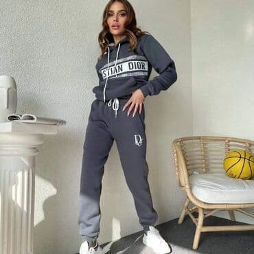 kompleti odece: Veličine S, M, L, XL 
 CENA 4100 din — 10