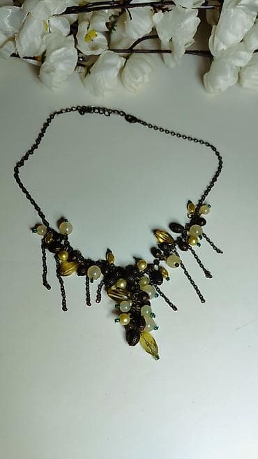 Unikatna statement ogrlica sa bronzanim lancem i bogatim privescima