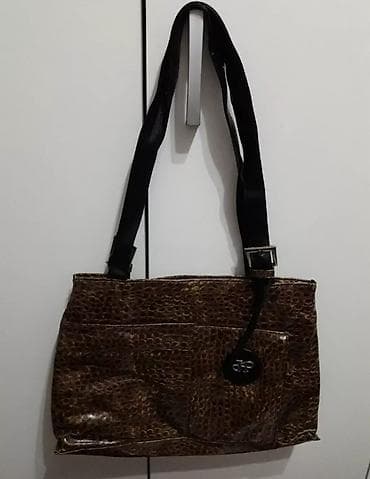 guess torbe cena: Ženska torba sa efektnim printom imitacije krokodilske kože u braon — 2