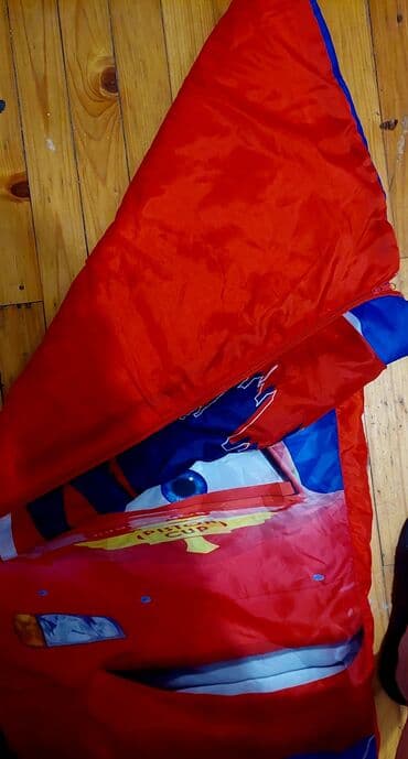 hagi vagi igracke cena: Vreca za spavanje Munja Mekvin. ima malo ostecenje(uslikano,)zbog toga — 2