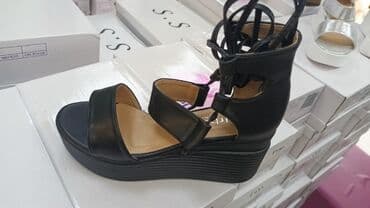 evropski brojevi obuce: Brojevi 36-41
Cena 3300 din — 3