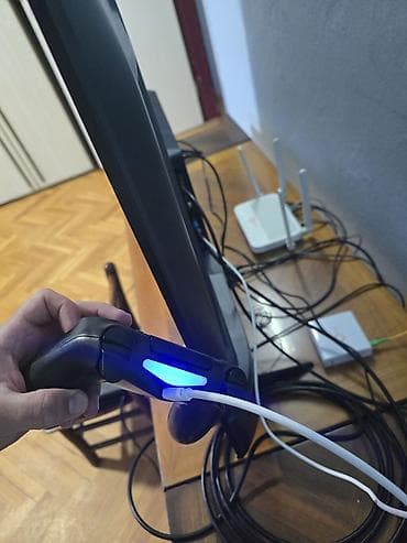 dragon ball raging blast 2: Sony PlayStation 4 (PS4) 500GB Fat Opis: Prodajem Sony PlayStation 4 — 2