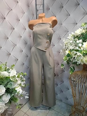 Elegantni ženski kombinezon bez naramenica - Kroj: ravne, široke