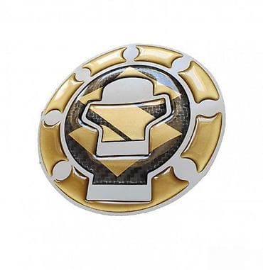 SUZUKI - štitnik čepa - 1026 📌 Opis: Samolepljivi štitnik čepa