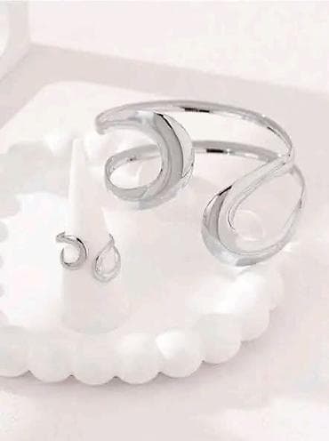 oakley naocare za sunce: Luksuzni set za nju 💃
Prsten+narukvica 👑
✨️💫Cena seta 1900 din
💋 — 5