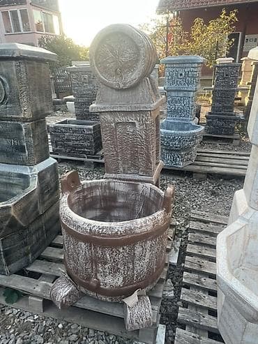 cvece petrovac: Dekorativna baštenska česma sa posudom u obliku drvene kace - — 1