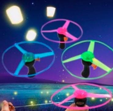 coca cola kamion igracka: Nov svetleći leteći disk. Ima tri LED boje crvena, zelena i plava — 5