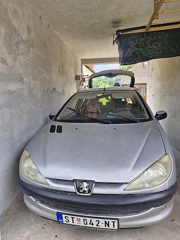 Peugeot 206, hečbek, srebrna boja. Karoserija i spoljašnost: - 5