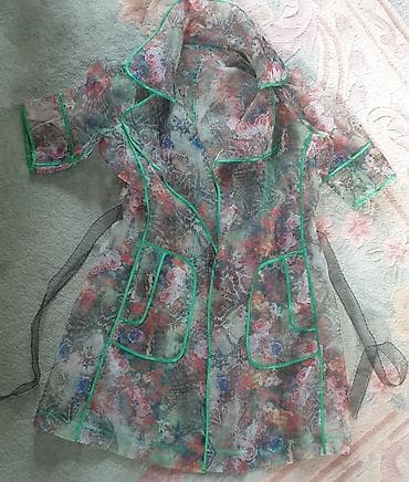 Mantil, dizajnerski komad garderobe. Blago providan trench coat